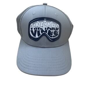 Vineyard Vines|Snap Back/Mesh Hat||Grey w/Blue Ski Goggles‎